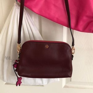 TORY BURCH PEBBLED CROSS BODY (BRAND NEW W/ TAGS)